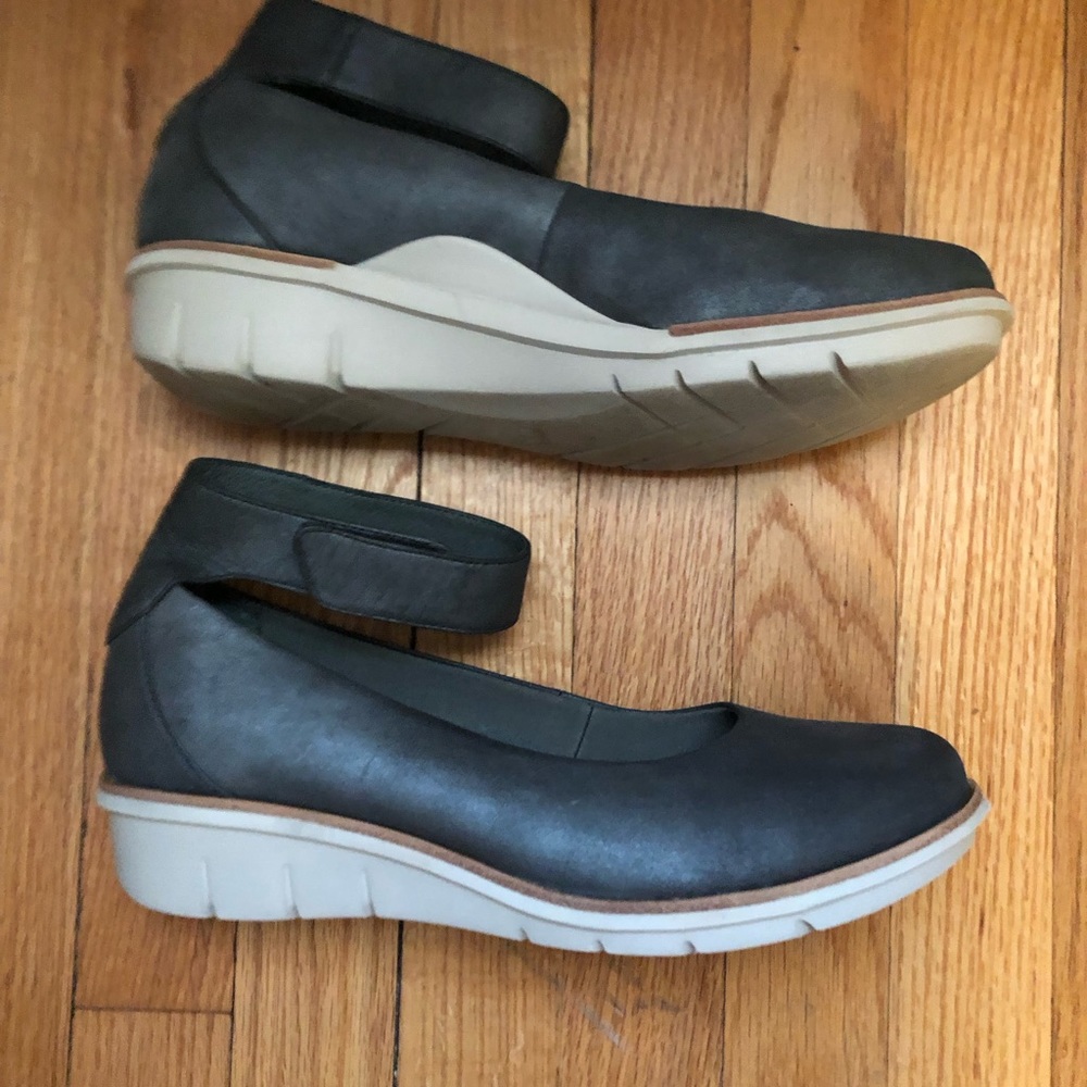 Dansko grey leather ballet flats with ankle strap